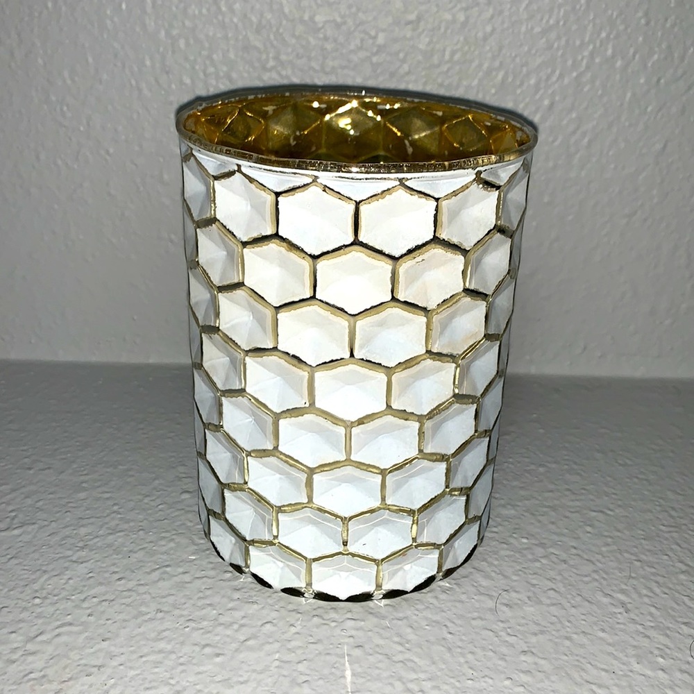 Makeup brush holder